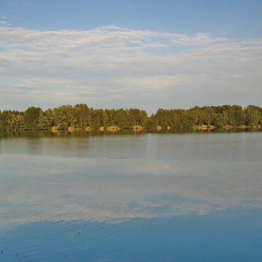 Chomoutovské jezero