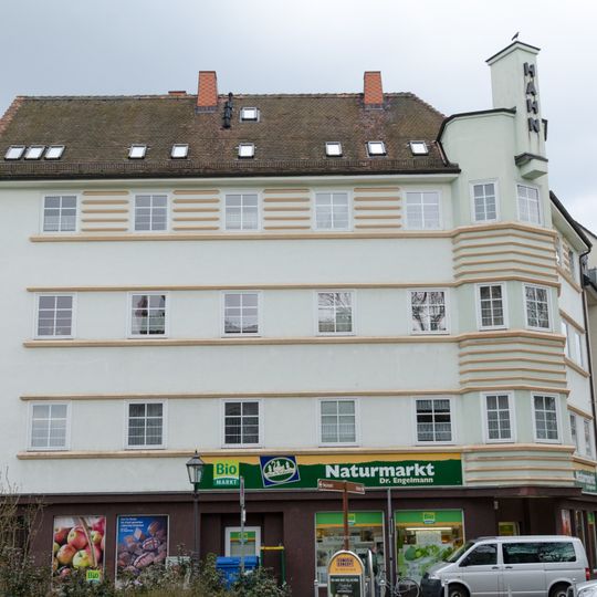 Wohn- und Geschäftshaus, ehemals Warenhaus »Hahn« Marienstraße 72