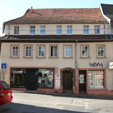 Wohnhaus in Ecklage und geschlossener Bebauung