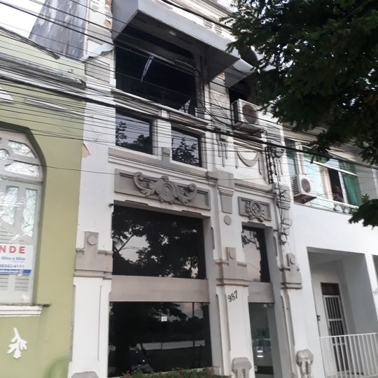 Imóvel à Avenida Dois de Julho, Nº 987