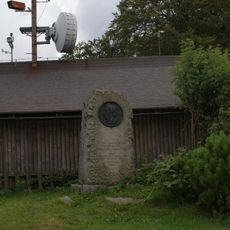 Památník malíři Františku Hlavicovi u horní stanice vleku v sedle Kohútka