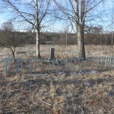Воинское кладбище воинов Советской Армии, погибших в боях с немецко-фашистскими захватчиками в период 1941-1945 гг. Здесь могила художницы Л. Дубовик (Сидорово)