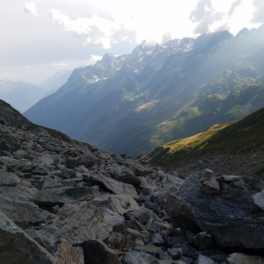 Sentier de grande randonnée 738