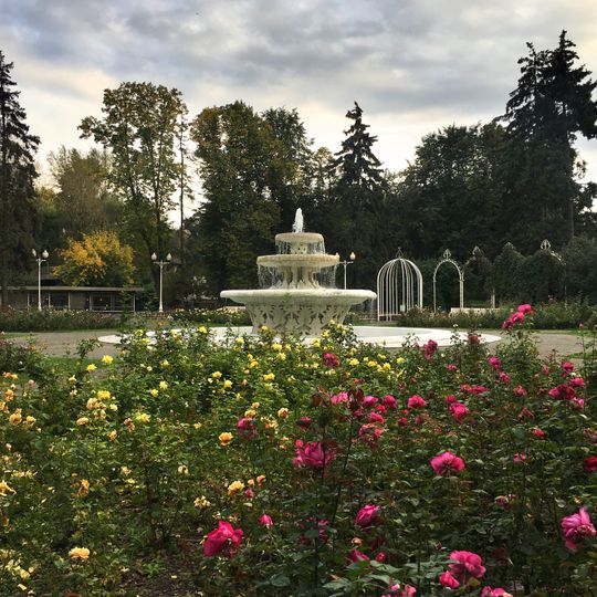 Розарий с фонтаном