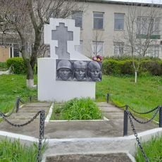 Monument în memoria consătenilor căzuți în 1941-1945