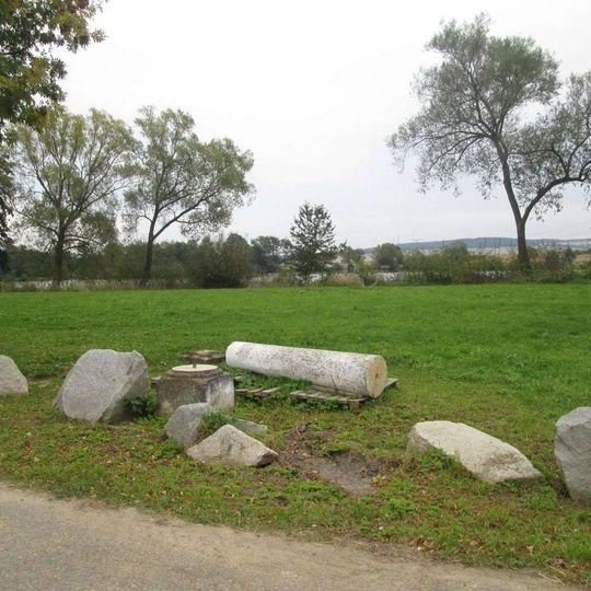 Kříž západně od Přestavlk