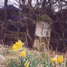 Guidestone, Long Causeway, jct Priors Lane at SE04405320