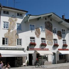 Wohn- und Geschäftshaus