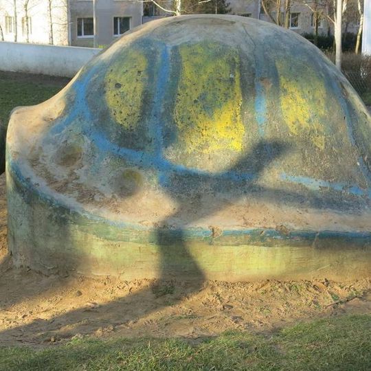 Betonová plastika Želva v sídlišti Kamenný vrch na Střekově