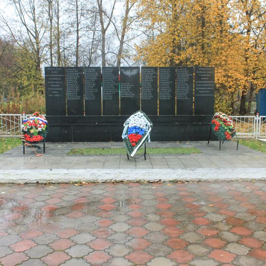 Памятный знак железнодорожникам Кемского отделения Кировской железной дороги, погибшим на трудовом посту