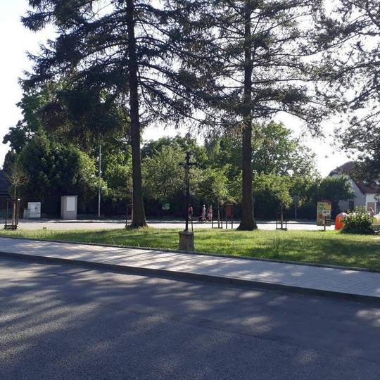 Kříž v Nádražní ulici v Chýnově