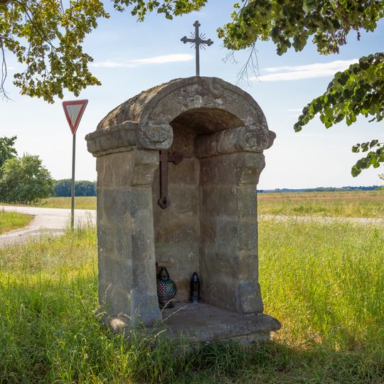 Kaplička na rozcestí severně od Kdanic