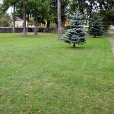 Dawny cmentarz przy kościele