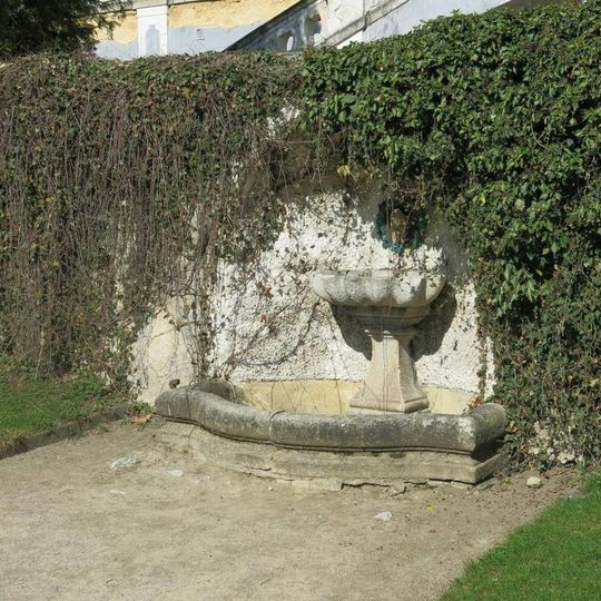 Malá kašna v koutě Zámecké zahrady v Českém Krumlově