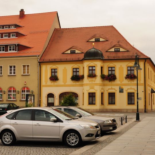 Wohnhaus in halboffener Bebauung Markt 24