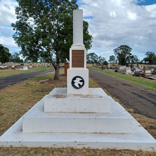 War Memorial Peak Hill