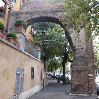 Arc de San Lazzaro (Rome)