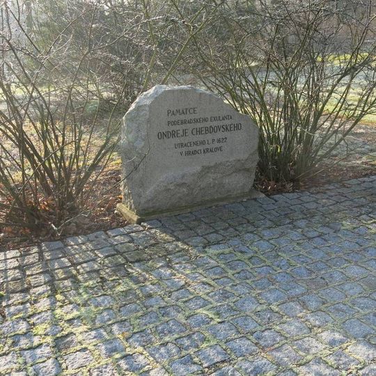 Pomník Ondřeje Chebďovskéhou kostela Nanebevzetí Panny Marie v Poděbradech