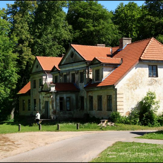 Popes muižas apbūve