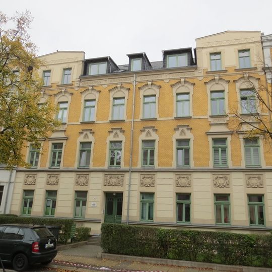 Mietshaus in geschlossener Bebauung mit Vorgarten Bodelschwinghstraße 26