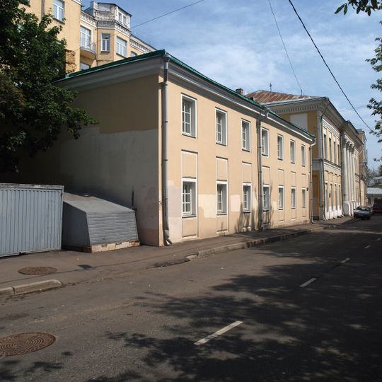 Флигель западный