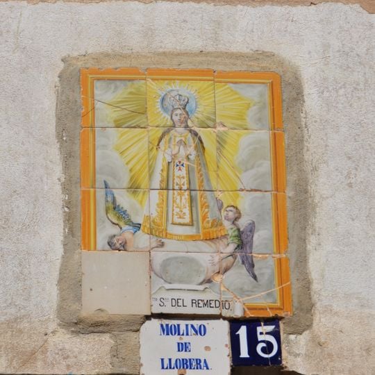 Retablo cerámico de la Virgen del Remedio del Molino de Llobera