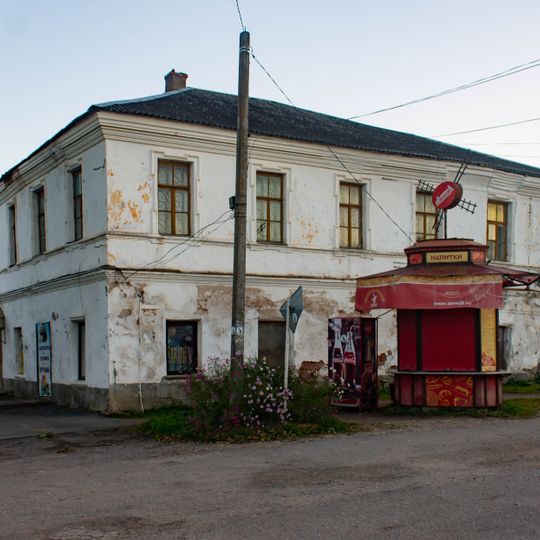 Дом жилой с магазином