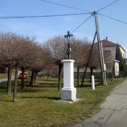 Kříž v Češnovicích na rozcestí