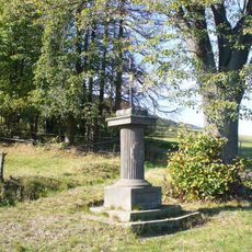 Kříž na rozcestí poblíž domu 23 v Horní Chřibské