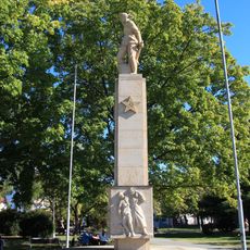 Pomník sovietskej armáde, reliéf figurálny I.