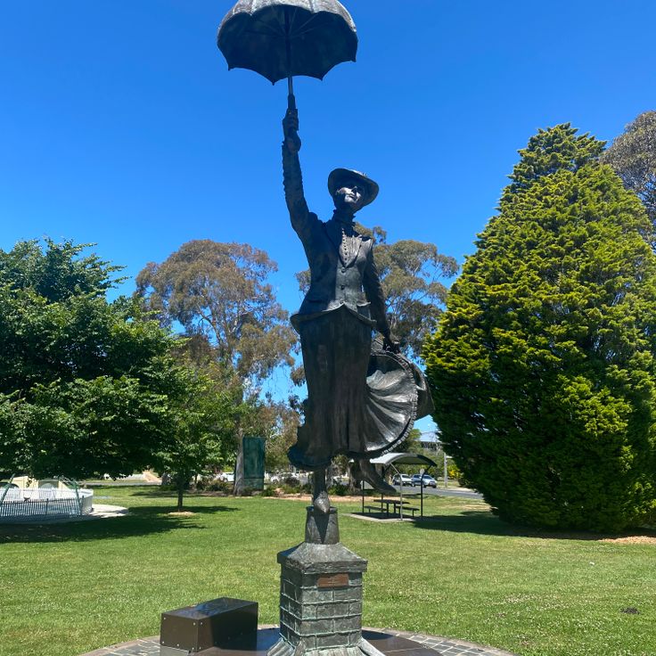 Mary Poppins Statue