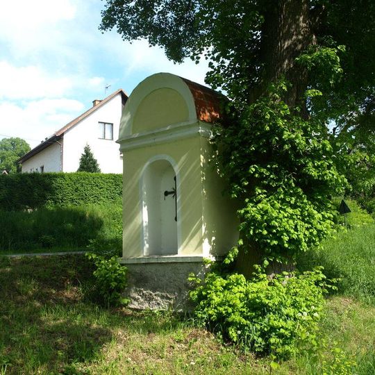 Výklenková kaplička v Louňovicích pod Blaníkem na Pražské ulici