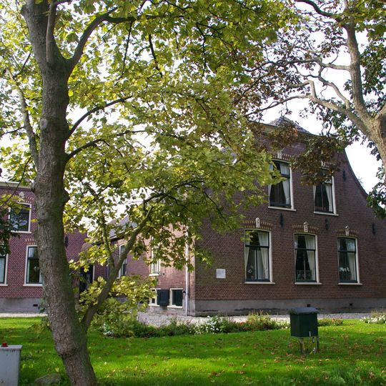 Leeuwarden: langhuisboerdij met zomerhuis