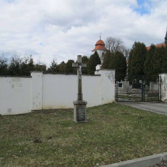 Kříž východně od Křtěnova