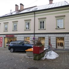 Wohn- und Geschäftshaus