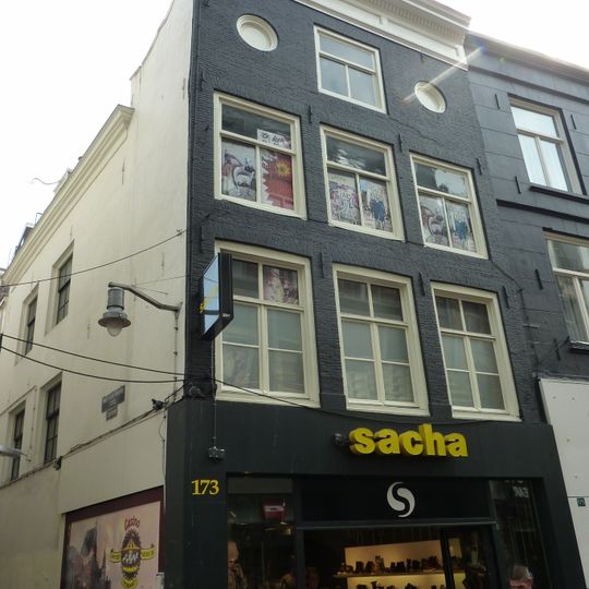 Pand met in de kern 18e-eeuwse gevel