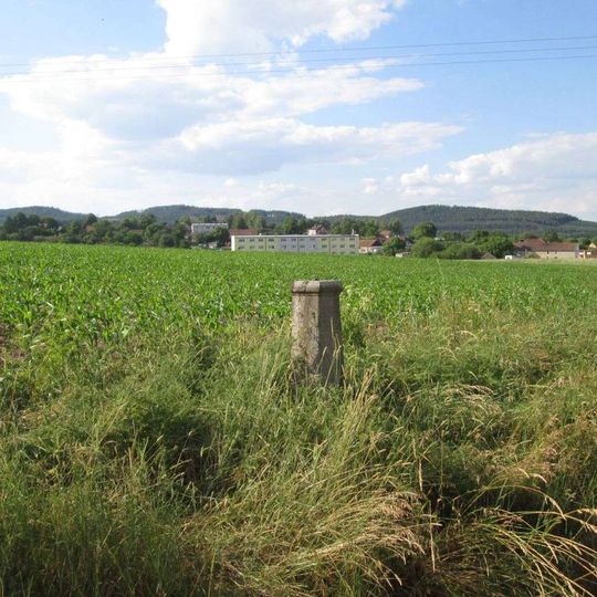 Kříž jihozápadně od Mířkova