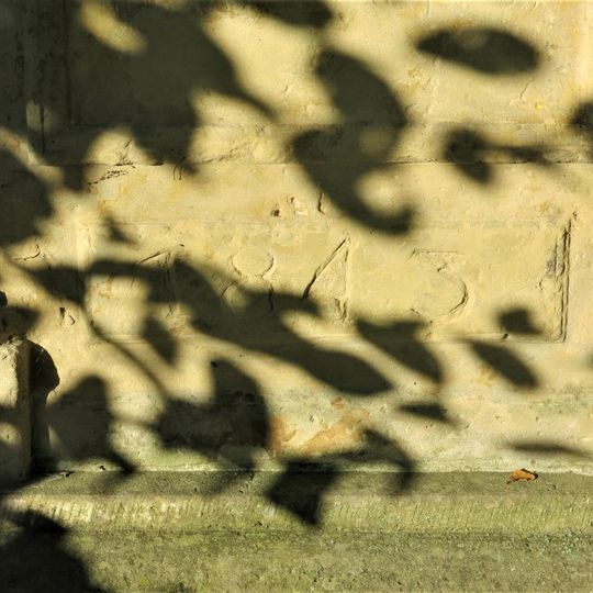 Kříž naproti domu 92 v Ladech