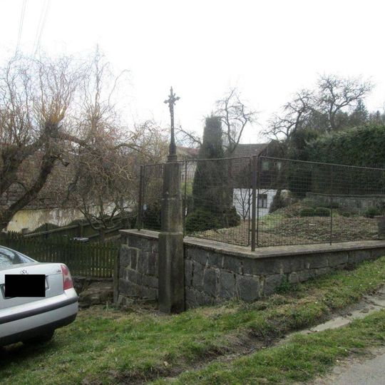 Kříž u rozcestí ve Velenovech