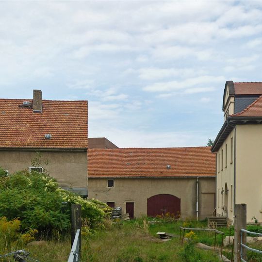 Mittelmühle ; Wohnmühlengebäude, Scheune, Wehr und Villa eines ehemaligen Mühlenanwesens Mühlstraße 1