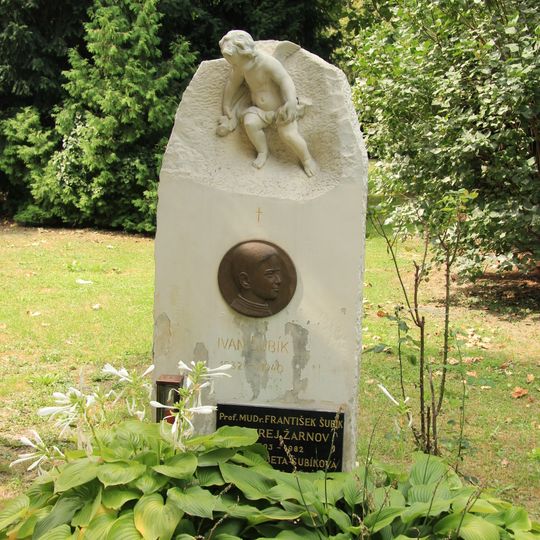 Ondrejský cintorín, náhrobok s medailónom