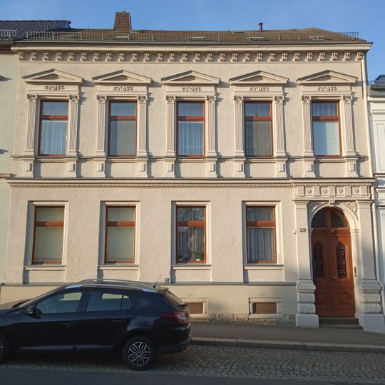 Mietshaus in geschlossener Bebauung Freiberger Straße 32