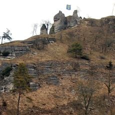 Felsen unterhalb der Burgruine NE von Niesten