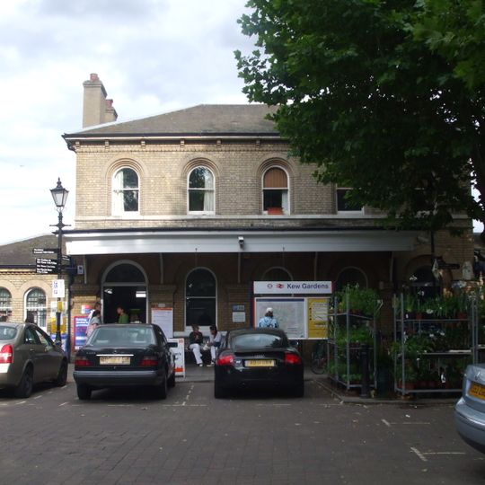 Kew Gardens station