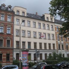 Mietshaus in geschlossener Bebauung mit Vorgarten Müllerstraße 14