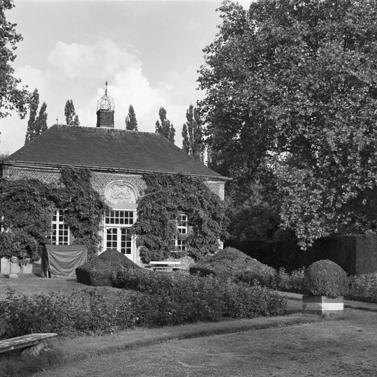 Kasteel Hillenraad: tuinhuis in de voormalige moestuin