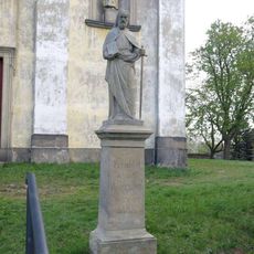 Socha svatého Pavla u kostela v Jeníkově