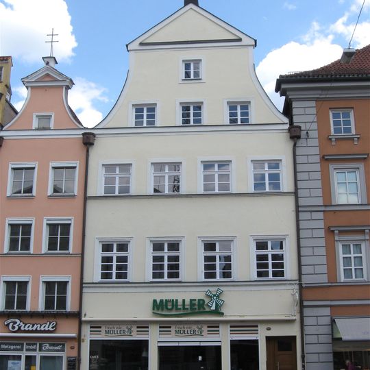 Wohn- und Geschäftshaus