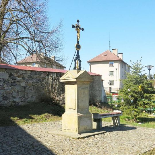 Kříž u kostela v Brništi