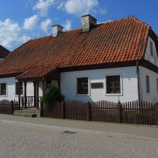 Plac Czarnieckiego 6